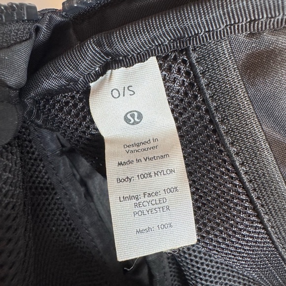 Lululemon Crossbody Bag – Black – Classic Everywhere Belt Bag - Picture 4 of 4